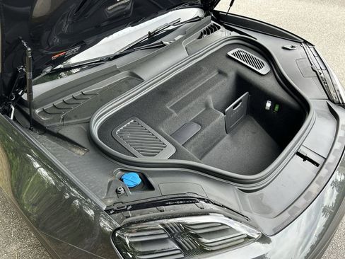 Certified 2025 Porsche Macan Electric image 30