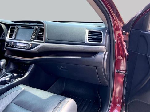 Used 2018 Toyota Highlander Limited Platinum AWD/4WD image 19