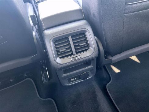 Used 2023 Volkswagen Tiguan SE image 24