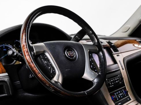 Used 2013 Cadillac Escalade Platinum RWD image 20