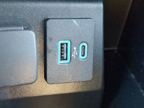 Certified 2022 Ford Explorer XLT w/ Equipment Group 202A image 21