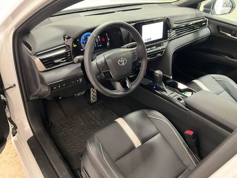 Used 2026 Toyota Camry SE FWD image 14
