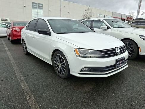 Used 2016 Volkswagen Jetta Sport image 5
