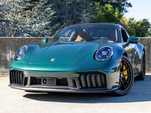 Certified 2025 Porsche 911 Carrera GTS RWD image 7