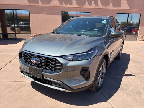 Certified 2025 Ford Escape ST-Line AWD/4WD image 2