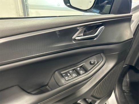 Used 2024 Jeep Grand Cherokee Altitude image 14