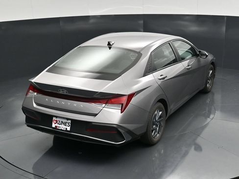 Used 2024 Hyundai Elantra SEL FWD image 34