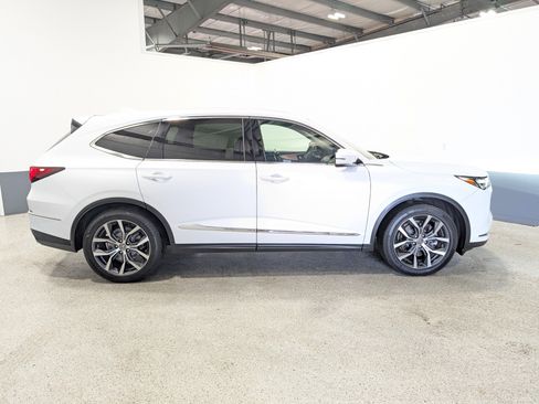 Used 2022 Acura MDX SH-AWD w/ Technology Package image 2