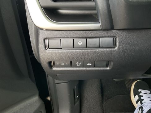 Used 2025 Nissan Rogue SV FWD image 20