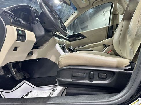 Used 2015 Honda Accord Touring image 12