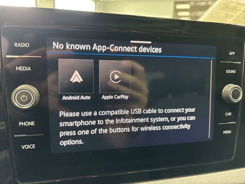 Used 2025 Volkswagen Jetta SE FWD image 19