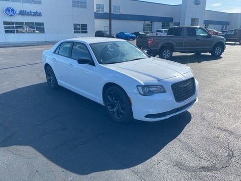 Used 2023 Chrysler 300 Touring w/ Sport Appearance Package RWD image 7
