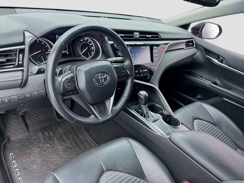 Used 2018 Toyota Camry SE w/ Convenience Package image 7