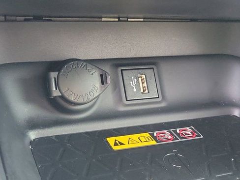 Used 2023 Toyota RAV4 XLE Premium image 28