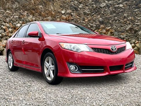 Used 2014 Toyota Camry SE FWD image 10