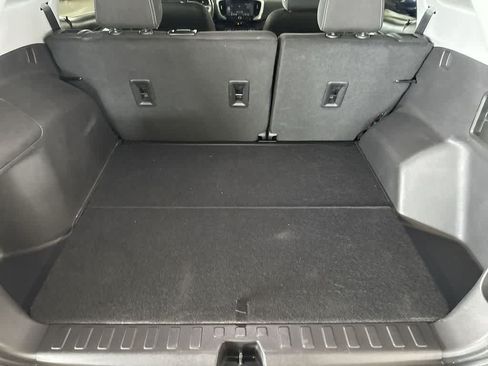 Used 2024 GMC Terrain SLE w/ Driver Convenience Package FWD image 24