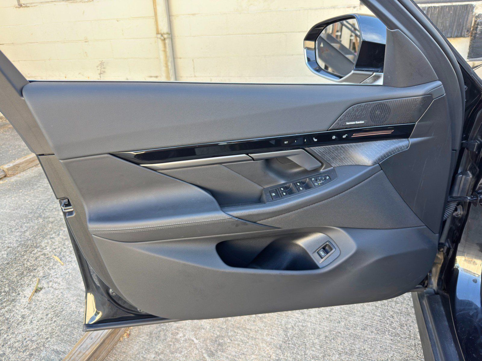 Used 2024 BMW 530i w/ Convenience Package RWD image 49