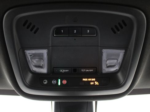 Used 2022 Chevrolet Traverse LT FWD image 19