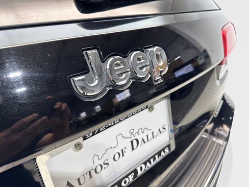 Used 2017 Jeep Grand Cherokee Limited w/ Luxury Group II RWD image 21