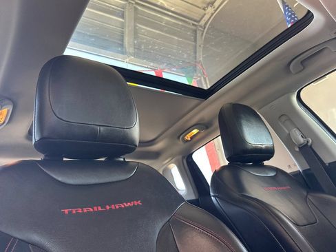Used 2019 Jeep Compass Trailhawk w/ Leather Interior Group AWD/4WD image 17