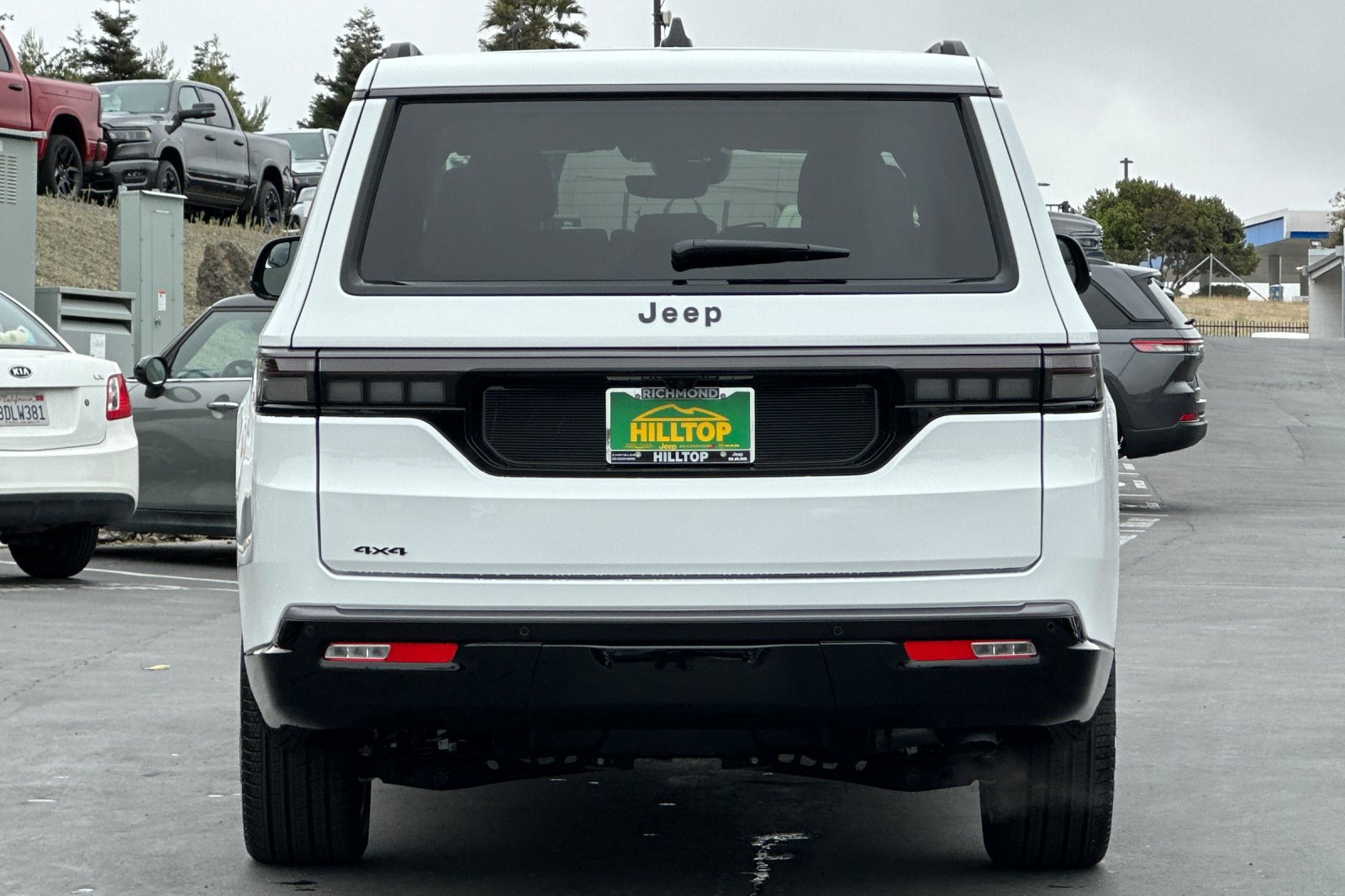 New 2026 Jeep Grand Wagoneer L Summit w/ 8-Passenger Seating Package AWD/4WD image 5