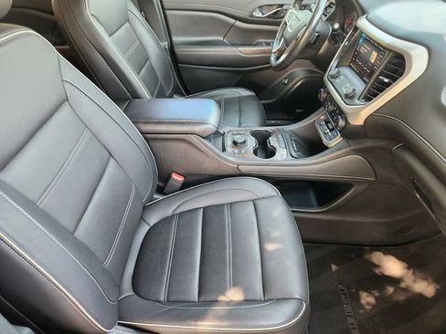 Used 2020 GMC Acadia Denali w/ Technology Package FWD image 15