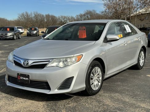 Used 2013 Toyota Camry L image 3