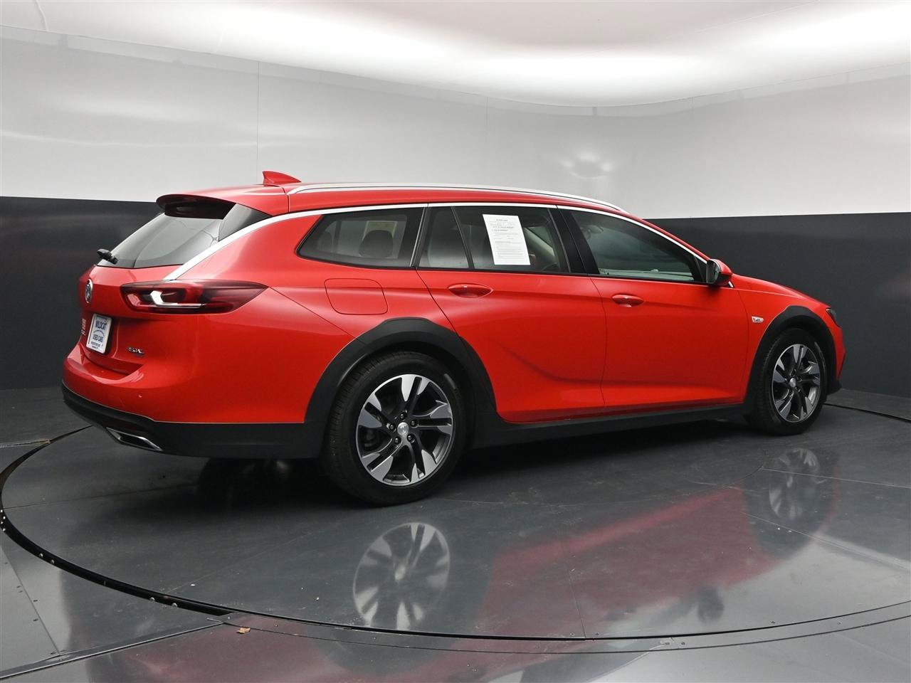 Used 2018 Buick Regal Preferred w/ Sights and Sounds Package AWD/4WD image 5
