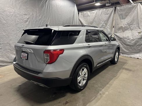 Used 2022 Ford Explorer XLT w/ Equipment Group 202A AWD/4WD image 6