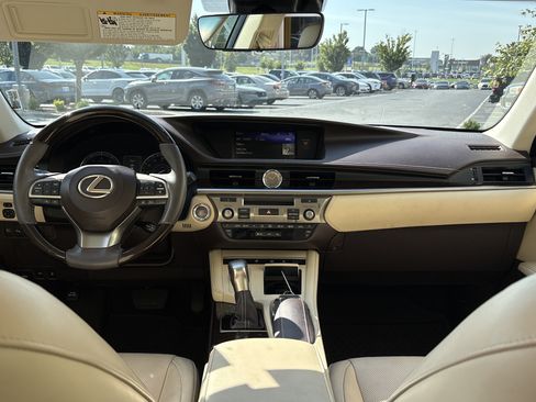 Used 2017 Lexus ES 350 w/ Luxury Package FWD image 29