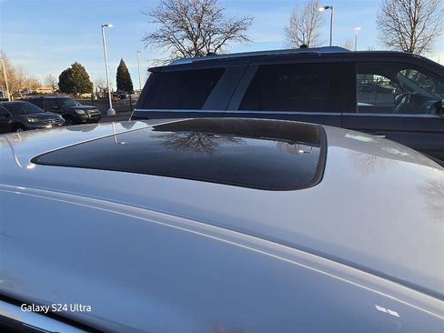 Used 2021 Lexus ES 300h w/ Premium Package image 11