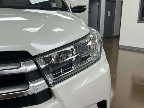 Used 2018 Toyota Highlander Limited AWD/4WD image 10