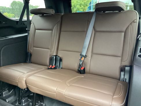Used 2023 Chevrolet Suburban High Country w/ Premium Package 2 image 15