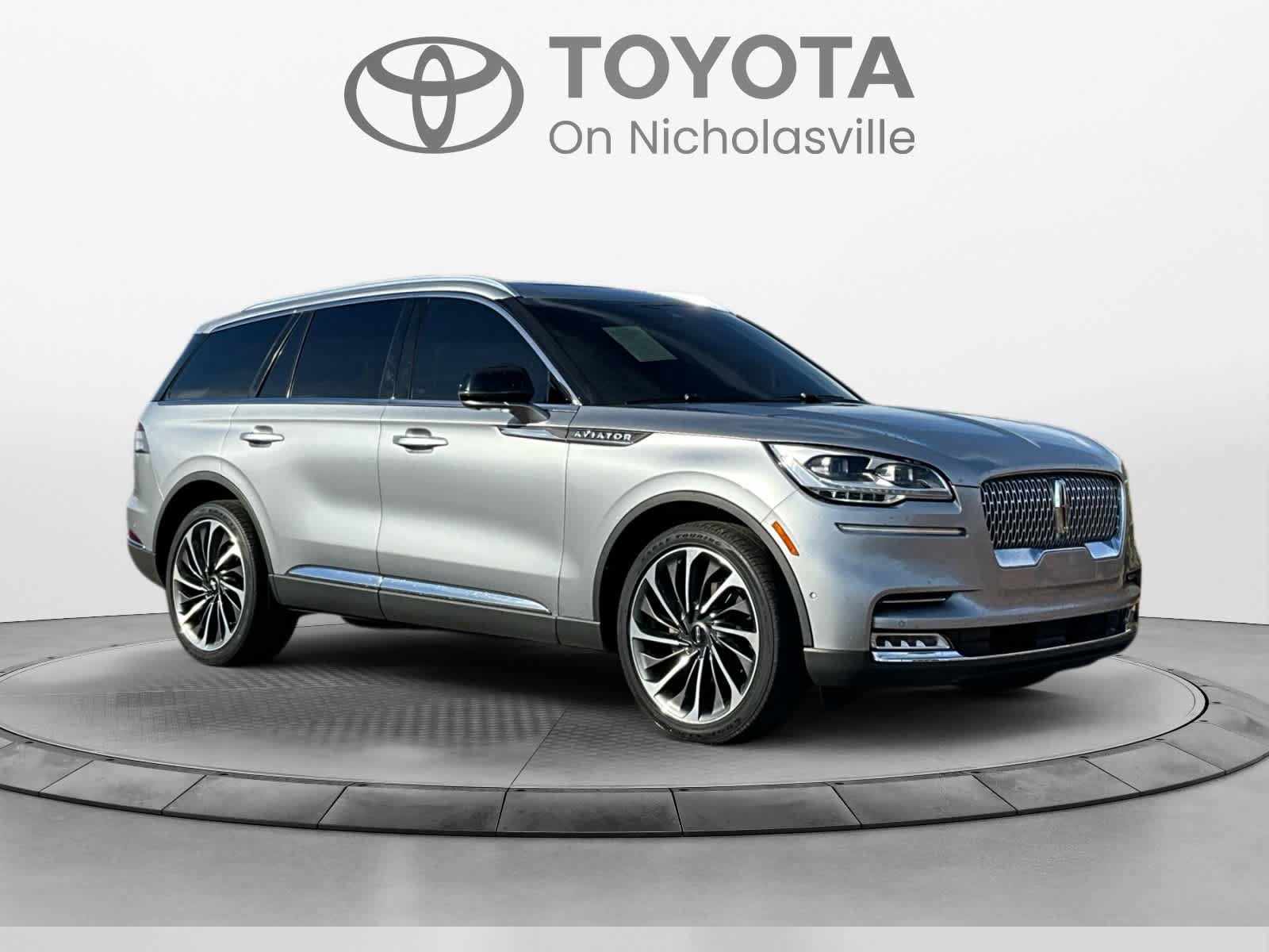 Used 2022 Lincoln Aviator Reserve w/ Equipment Group 201A AWD/4WD image 7