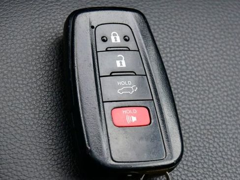 Certified 2021 Toyota Highlander XLE image 30