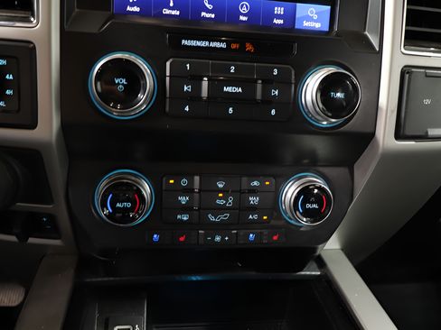 Used 2020 Ford F150 Lariat w/ Equipment Group 502A Luxury AWD/4WD image 11