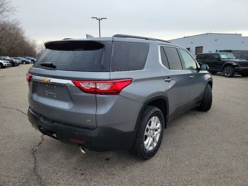 Used 2021 Chevrolet Traverse LT image 3