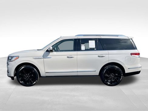 Used 2024 Lincoln Navigator Reserve AWD/4WD image 5