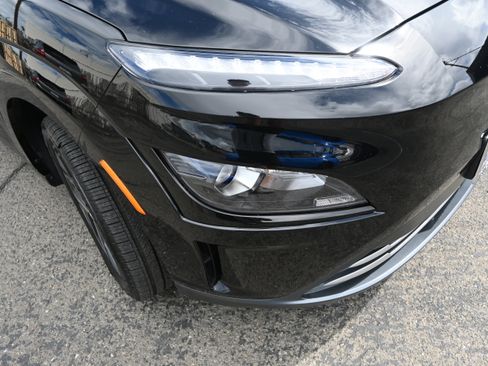 Used 2023 Hyundai Kona SE w/ Cargo Package FWD image 8