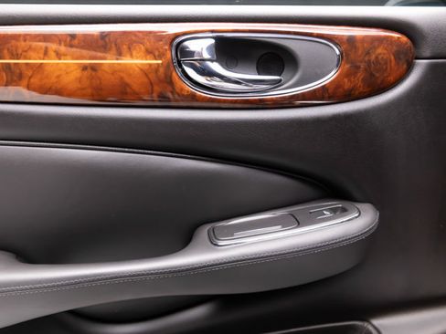 Used 2005 Jaguar XJ8 RWD image 49