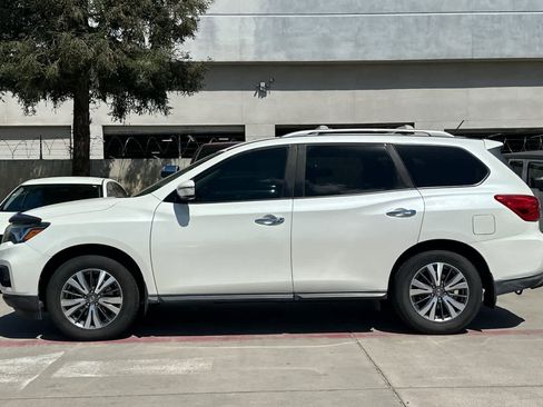 Used 2017 Nissan Pathfinder SV w/ Cargo Package image 6