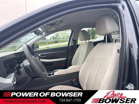 Used 2025 Hyundai Sonata SEL FWD image 2