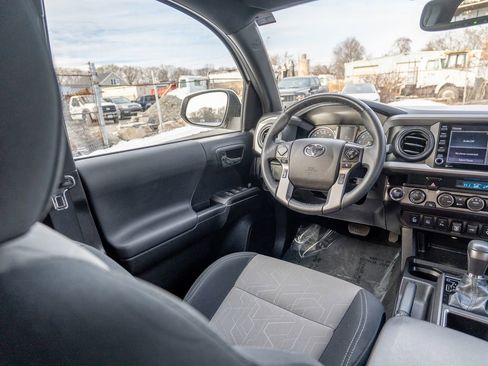 Used 2023 Toyota Tacoma TRD Off-Road image 19