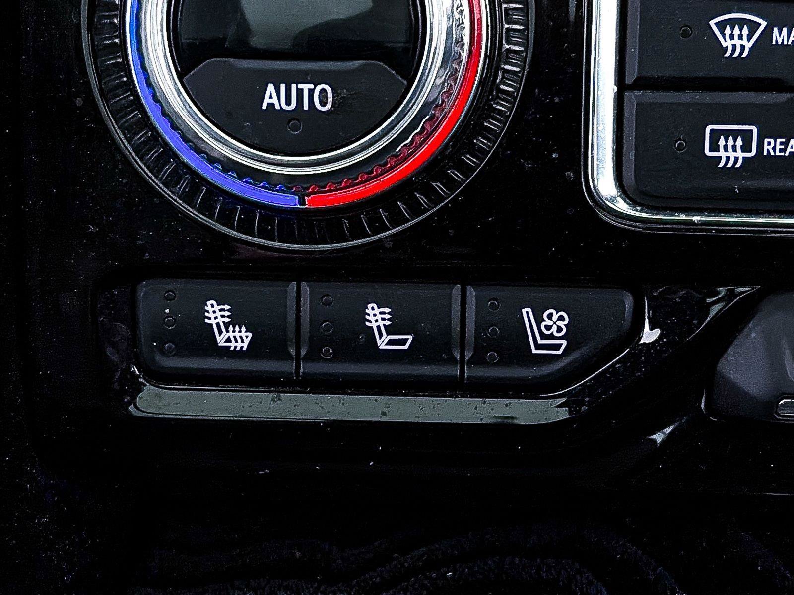 Used 2023 GMC Yukon XL Denali AWD/4WD image 28