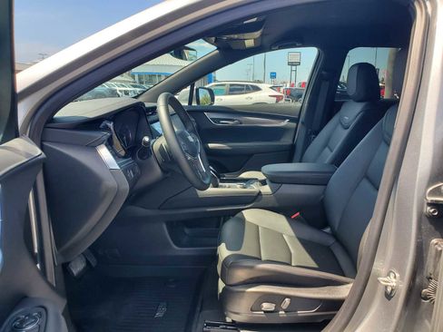 New 2025 Cadillac XT5 Luxury w/ LPO, Blue Accent Package image 14