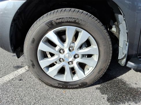 Used 2015 Toyota Sequoia Limited image 9