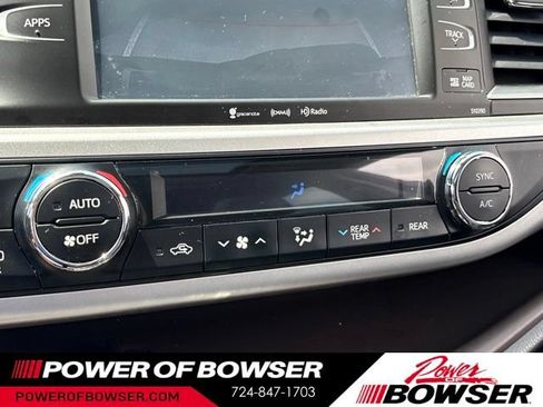 Used 2019 Toyota Highlander XLE AWD/4WD image 17