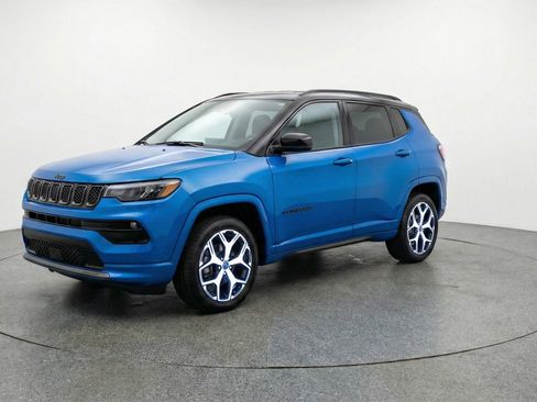 Used 2025 Jeep Compass Limited AWD/4WD image 3