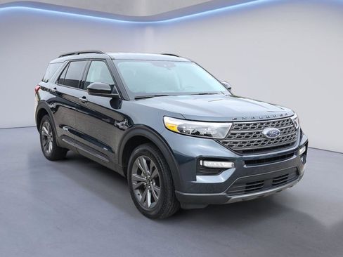 Used 2024 Ford Explorer XLT w/ Equipment Group 202A AWD/4WD image 9