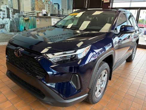 Used 2025 Toyota RAV4 XLE w/ Convenience Package FWD image 8